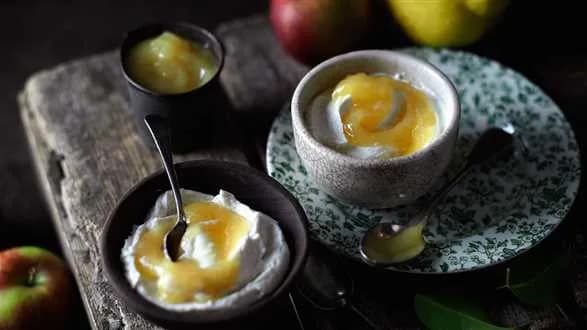 Mus jabłkowo-pigwowy z serkiem waniliowym