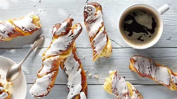 Drożdżowe paluchy z serem – przepis