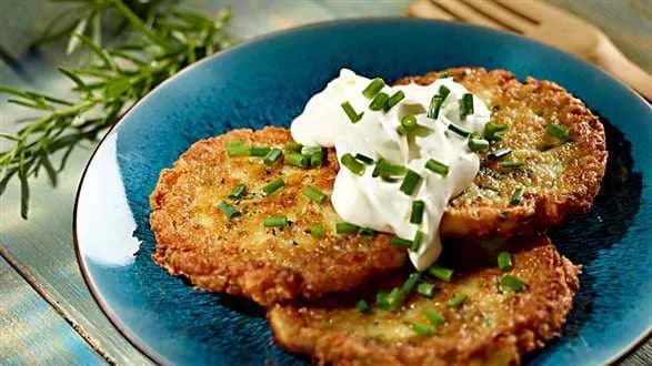 Ziołowe placki ziemniaczane ze śmietaną