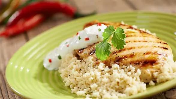 Piersi kurczaka w greckiej marynacie z grilla