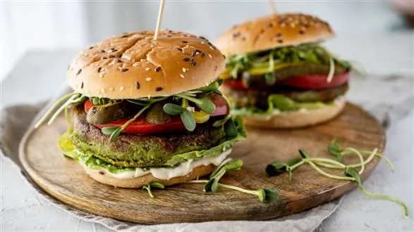 Zielony falafel burger