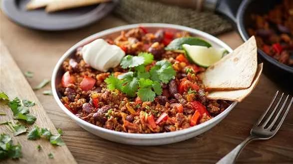 Chili con carne z wędzonym boczkiem