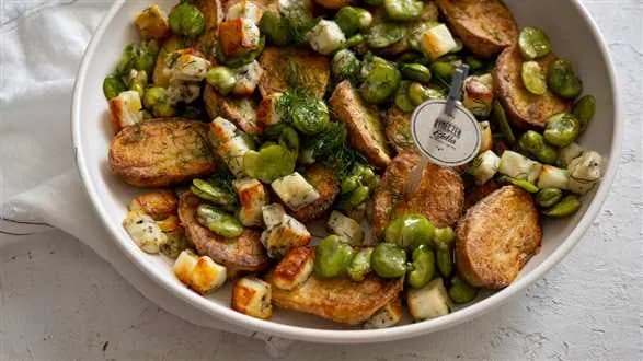Sałatka z bobem, halloumi i młodymi ziemniakami