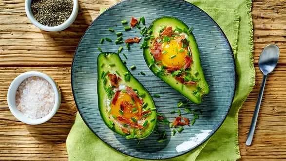 Jajko pieczone w awokado