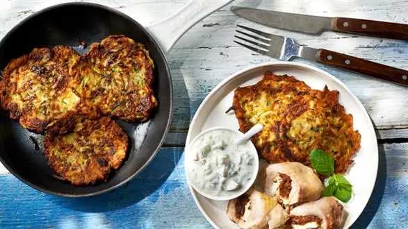 Uda kurczaka faszerowane fetą i miętą, z greckimi plackami z cukinii