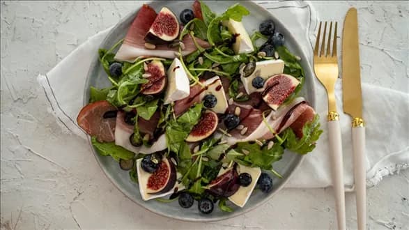 Sałatka z szynką szwarcwaldzką