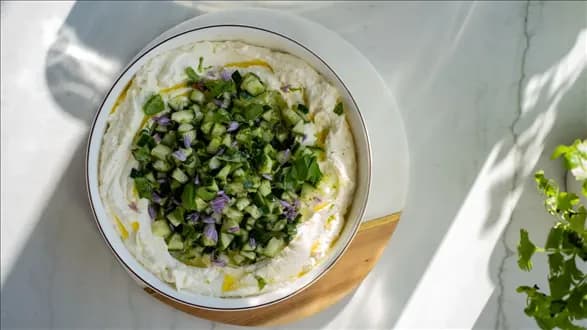 Ubijana feta z salsą z ogórka