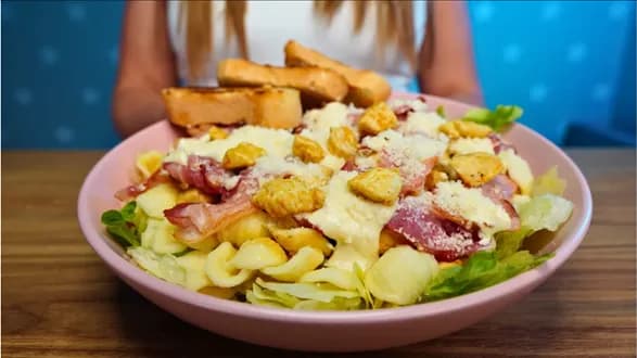 Makaronowa sałatka à la Cezar