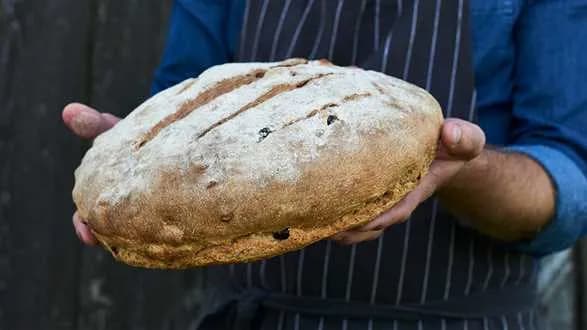 Chleb z suszonymi wiśniami