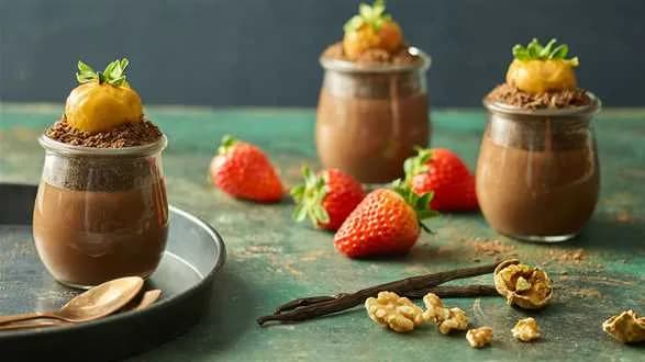 Wielkanocny deser w pucharkach