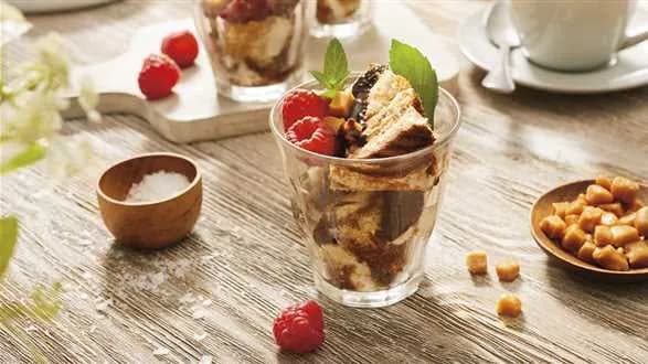 Tiramisu z krówkami, malinami i solą morską