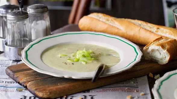 Vichyssoise (zimna zupa z ziemniaków i pora)