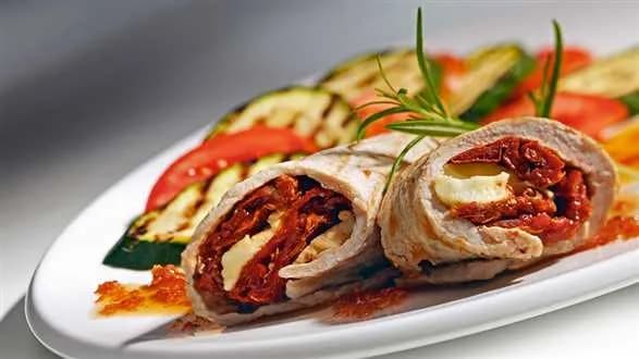 Marynowany schab z mozzarellą i grillowaną cukinią