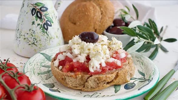 Dakos – przepis na grecką przekąskę