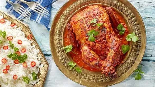 Pikantny kurczak z przyprawami i ryżem basmati
