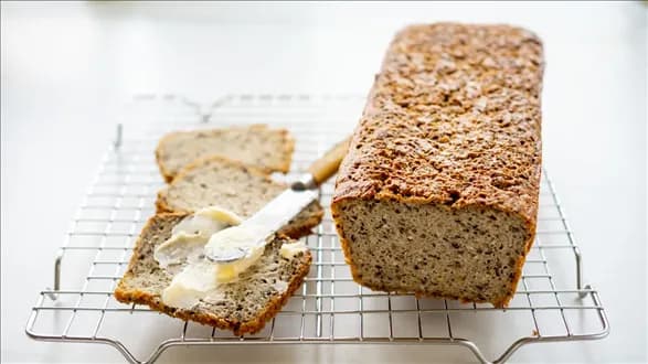 Chleb pełnoziarnisty z nasionami