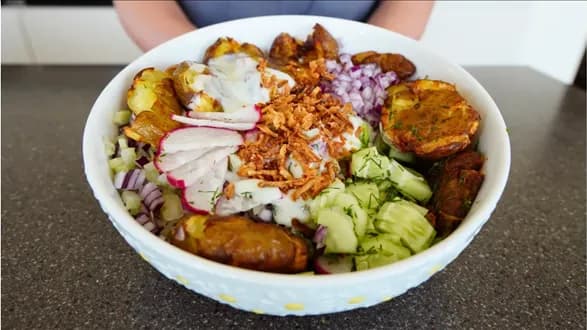 Sałatka z chrupiącymi ziemniakami