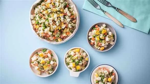 Sałatka jarzynowa z purée jabłkowym i majonezem