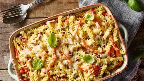 Zapiekanka makaronowa z cukinią – pachnie Prowansją!