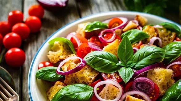 Sałatka włoska Panzanella