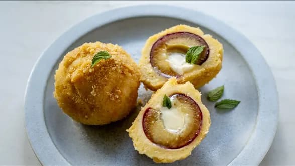 Knedle z faszerowanymi śliwkami