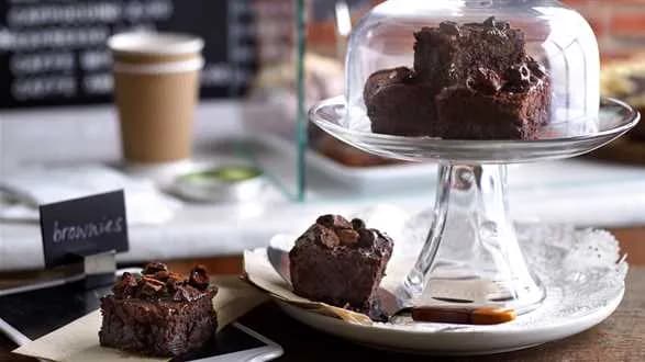 Brownie z espresso i wiśnią