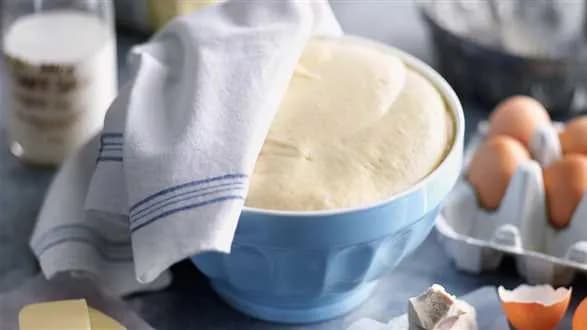 Ciasto drożdżowe - przepis podstawowy