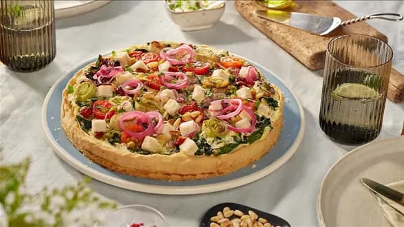 Quiche z nadzieniem szpinakowo-porowym z pomidorami