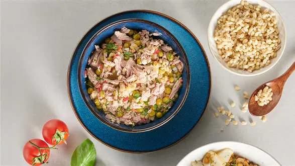 Sałatka z pęczaku i tuńczyka