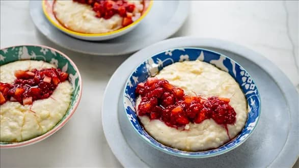 Jaglanka na płatkach jaglanych z owocami