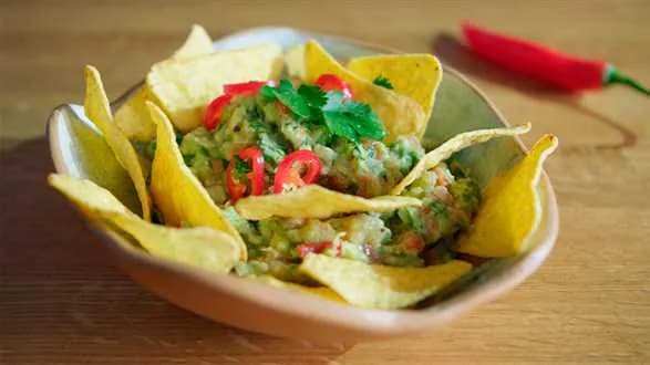 Guacamole z pomidorami