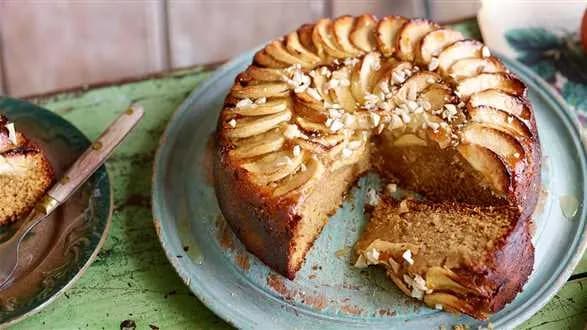 Szarlotka z orzechami nerkowca