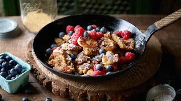 Omlet z amarantusem i owocami