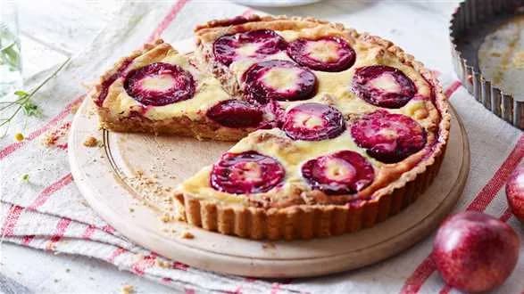 Tarta ze śliwkami i orzechami pekan