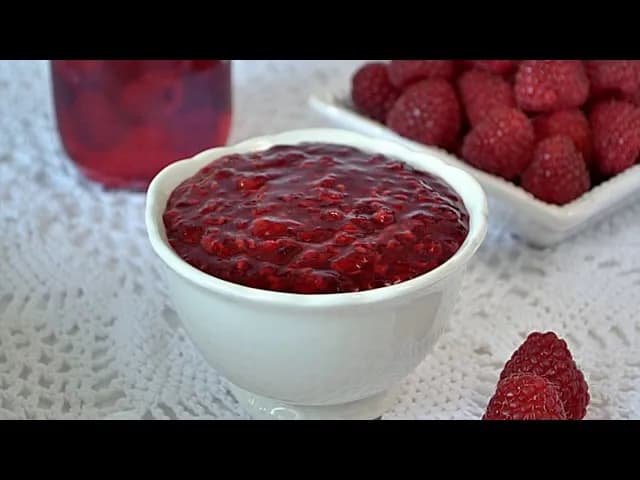 Frużelina malinowa – co to jest i jak wykorzystać w deserach?