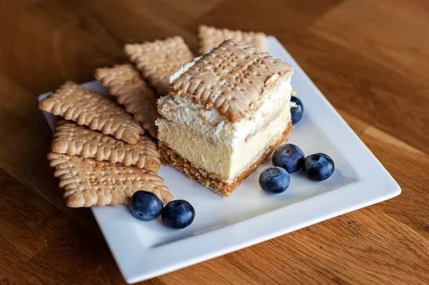 Proste ciasta: sprawdzone przepisy dla każdego - piecz bez błędów!