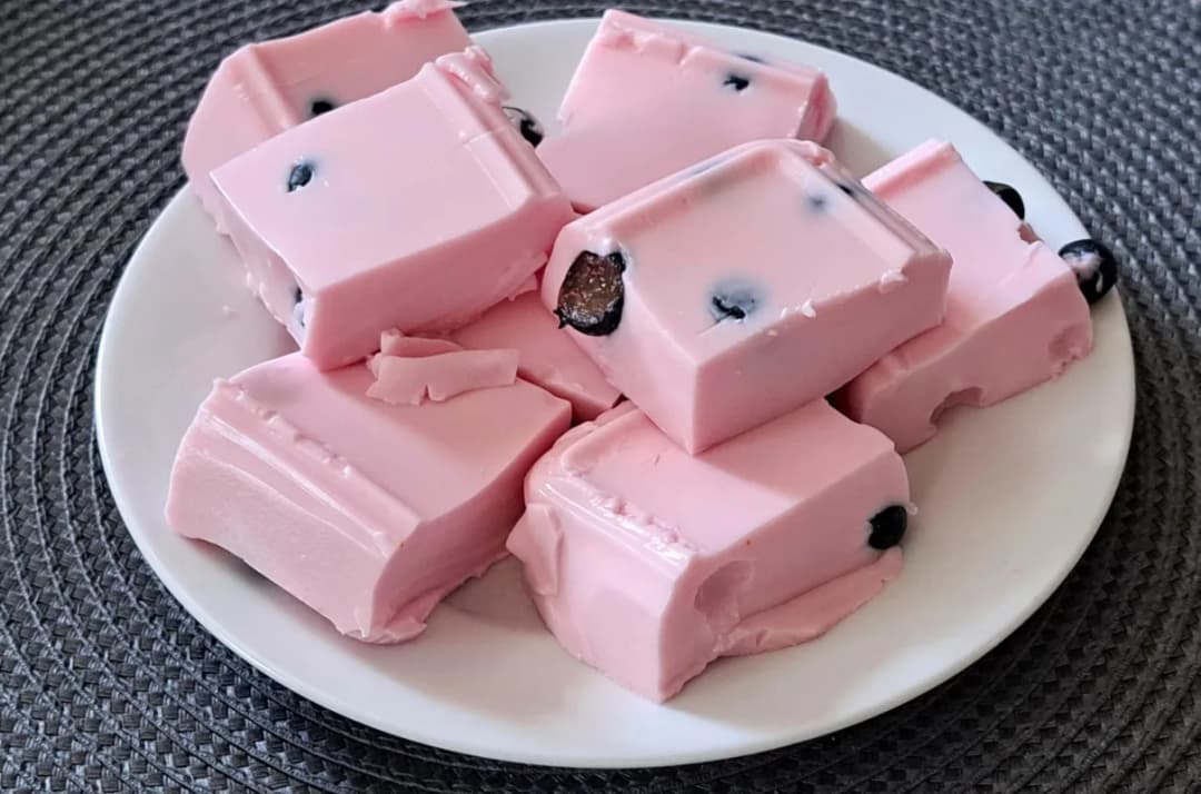 Jak zrobić piankę z galaretki i jogurtu - prosty przepis na deser