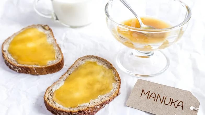 Jak prawidłowo stosować miód manuka? Korzyści, dawkowanie i przeciwwskazania