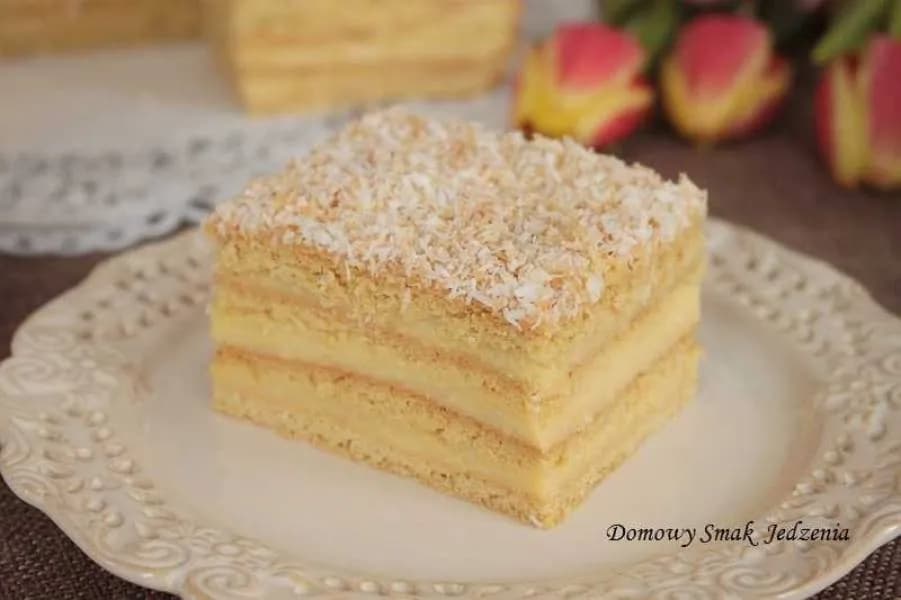 Proste i sprawdzone przepisy na ciasta komunijne, które zachwycą gości