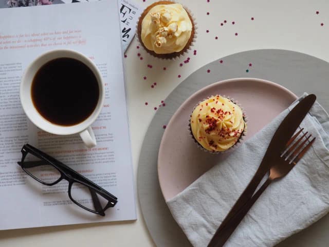 Ile kalorii ma muffinka czekoladowa? Sprawdź, czy warto ją jeść!