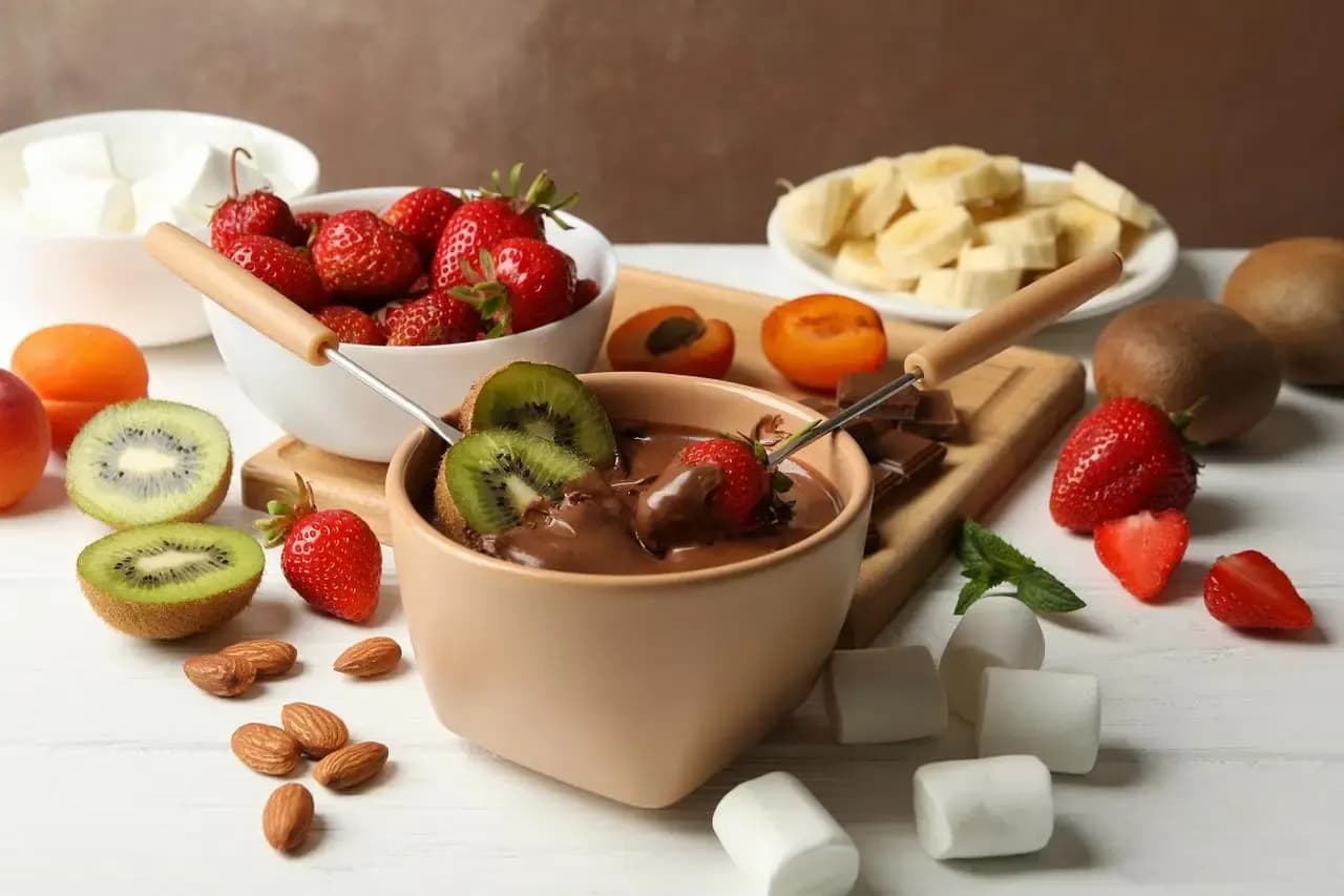 Składniki do fondue czekoladowego: co wybrać, by uniknąć błędów i zachwycić gości