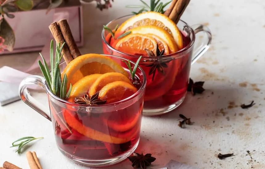 Co to jest grzaniec? Odkryj przepisy i sekrety tego napoju