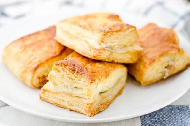 Ile kalorii ma ciastko francuskie? Sprawdź, czy warto je jeść na diecie