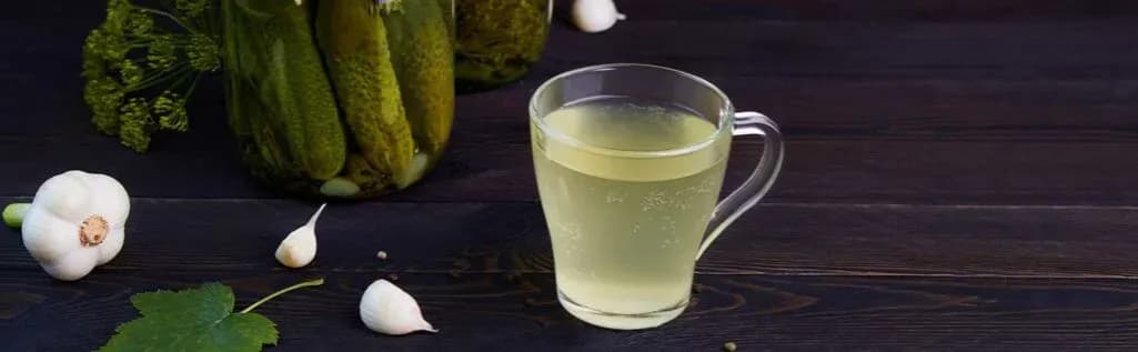 Ile soku z kiszonych ogórków pić dziennie? Zalecenia i przeciwwskazania