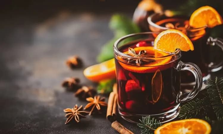 Czy grzaniec ma alkohol? Odkryj, co kryje ten napój grzany