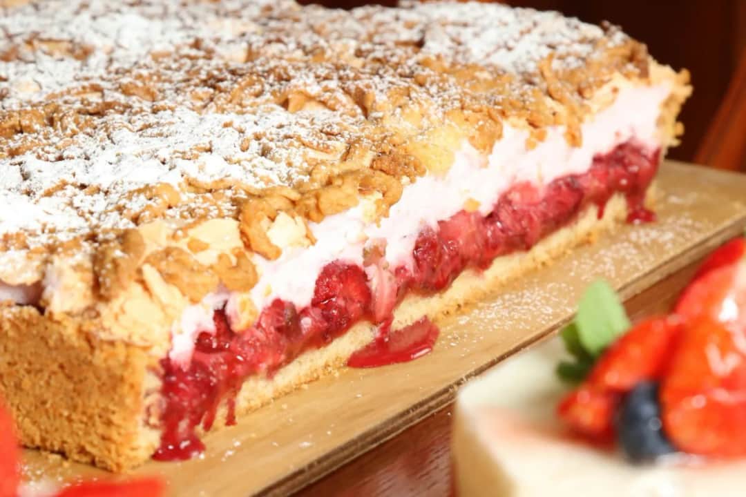 Prosty przepis na łatwe ciasto z truskawkami – szybki deser bez wysiłku