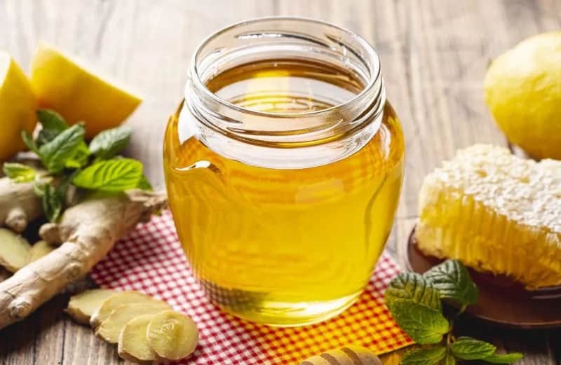 Miód akacjowy – na co pomaga i dlaczego warto go stosować w codziennej diecie